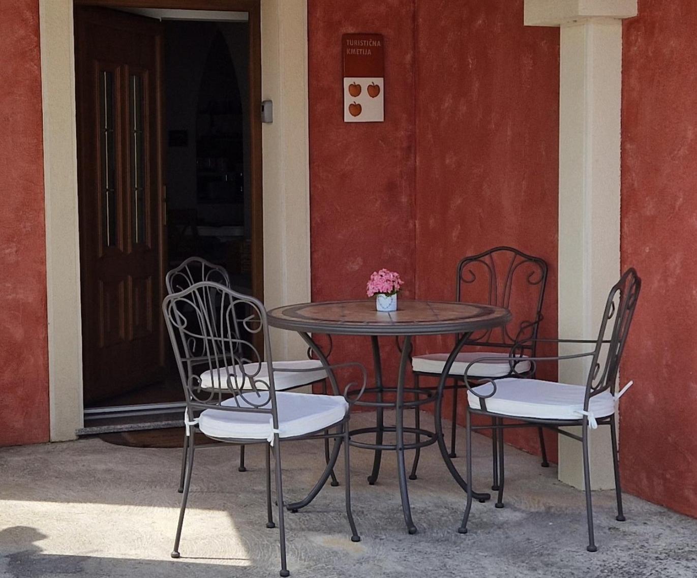 Wine&Apartment VINALES Koper Extérieur photo